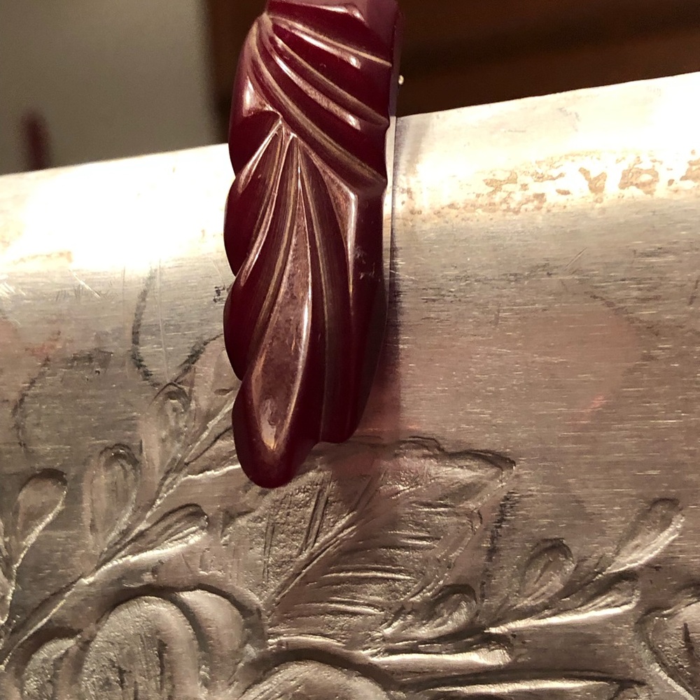 Vintage Bakelite Maroon Scarf Pin - Picture 4 of 7